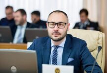 Литвиненко пытается оправдать закрытие 6 телеканалов