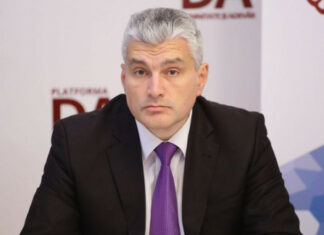 Александр Слусарь продолжает делиться «ценными» комментариями