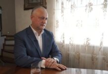 Бывший президент снова обличает действующего