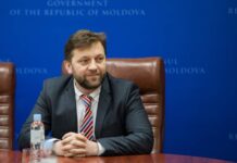 Немного про Facebook министра финансов Дмитрия Алайба