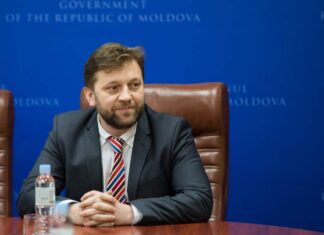 Немного про Facebook министра финансов Дмитрия Алайба
