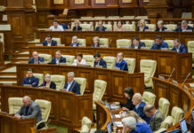 Нецензурный конфликт между депутатами PAS и БКС