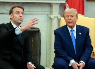 Нелегкие переговоры Макрона и Трампа