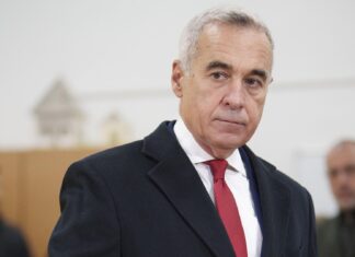 Давление на Кэлина Джеорджеску в Румынии продолжается