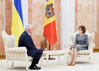 Паун Роговей вручил верительные грамоты Майе Санду, хотя прибыл позже Олега Озерова