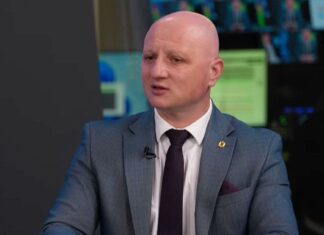 Сытый голодного не разумеет: как депутаты PAS перекладывают вину за нищету на самих граждан.