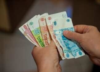 Профсоюзы госслужащих не согласны с проектами реформ в сфере зарплат и налогов