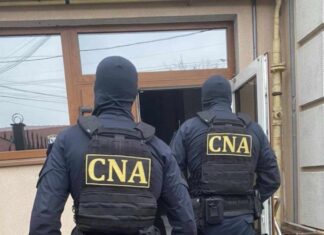 «Реформа юстиции» в действии: за $400 000 взятки — прогулки на свежем воздухе.