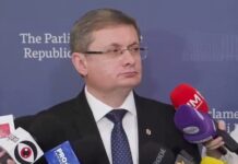 Всемогущий Влад: как Гросу случайно признал, что PAS не управляет страной.