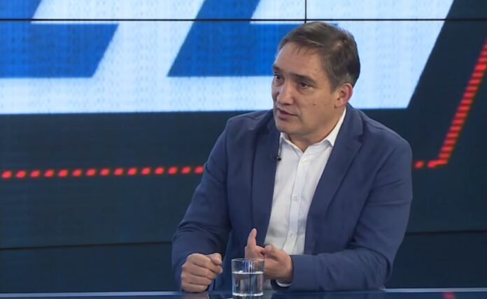Стояногло