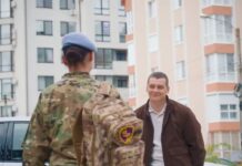 Боевые хипстеры Носатого: камуфляж для девушек, розовая майка — для «защитника»